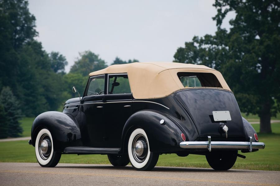  Ford DeLuxe Convertible Sedan 1939 года  (фото 18 из 19)